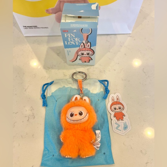 Labubu - Pin for Love - Z - Picture 3 of 7